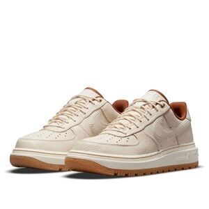 Nike Men's Tan Sneakers